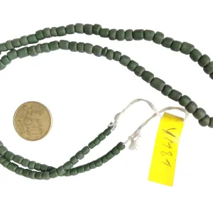 Collar de vidrio reciclado hecho a mano