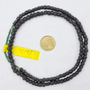 Collar de vidrio reciclado hecho a mano