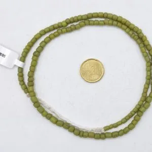 Collar de vidrio reciclado hecho a mano