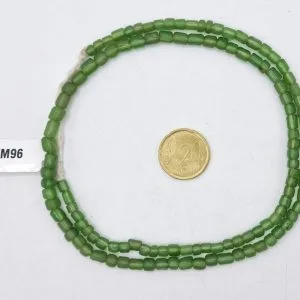Collar de vidrio reciclado hecho a mano
