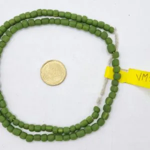 Collar de vidrio reciclado hecho a mano