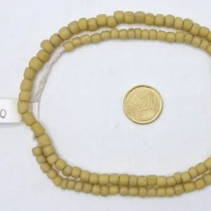 Collar de vidrio reciclado hecho a mano