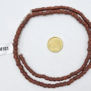 Collar de vidrio reciclado hecho a mano
