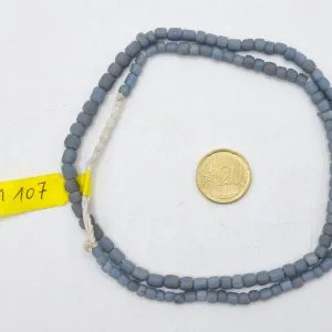 Collar de vidrio reciclado hecho a mano