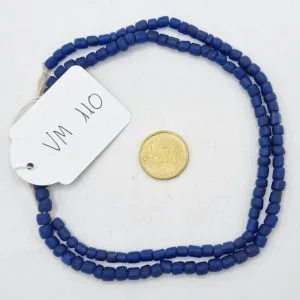 Collar de vidrio reciclado hecho a mano