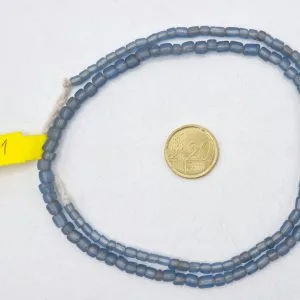 Collar de vidrio reciclado hecho a mano