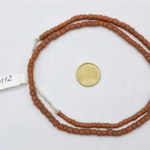 Collar de vidrio reciclado hecho a mano
