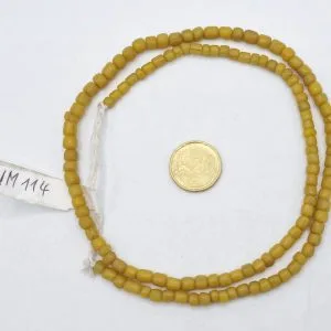 Collar de vidrio reciclado hecho a mano