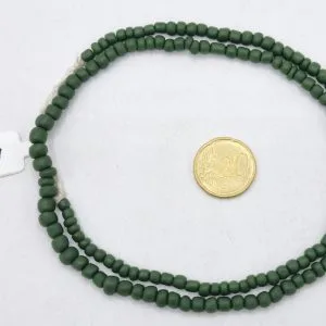 Collar de vidrio reciclado hecho a mano