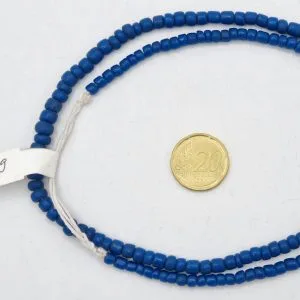 Collar de vidrio reciclado hecho a mano