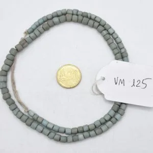 Collar de vidrio reciclado hecho a mano