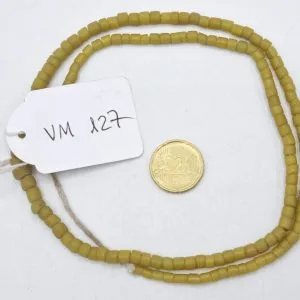 Collar de vidrio reciclado hecho a mano