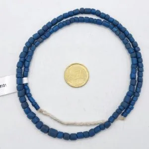 Collar de vidrio reciclado hecho a mano