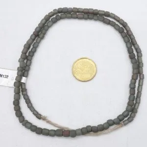 Collar de vidrio reciclado hecho a mano