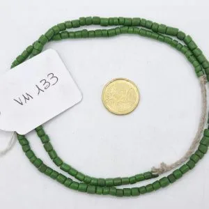 Collar de vidrio reciclado hecho a mano