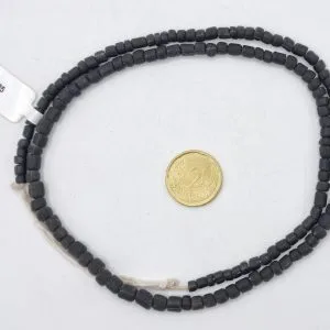 Collar de vidrio reciclado hecho a mano