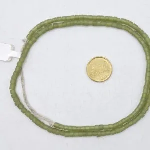 Collar de vidrio reciclado hecho a mano