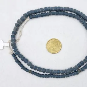 Collar de vidrio reciclado hecho a mano