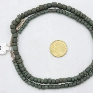Collar de vidrio reciclado hecho a mano