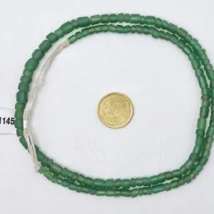 Collar de vidrio reciclado hecho a mano