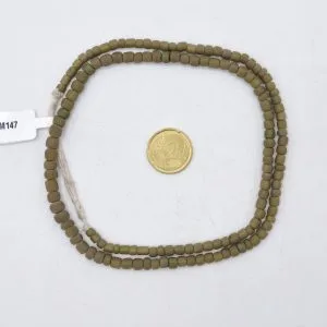 Collar de vidrio reciclado hecho a mano