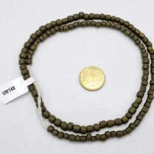 Collar de vidrio reciclado hecho a mano