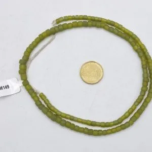 Collar de vidrio reciclado hecho a mano
