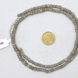 Collar de vidrio reciclado hecho a mano