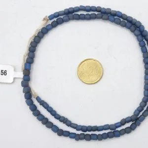 Collar de vidrio reciclado hecho a mano
