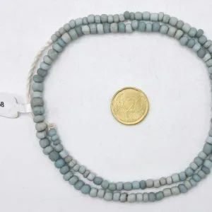 Collar de vidrio reciclado hecho a mano