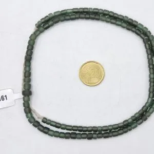 Collar de vidrio reciclado hecho a mano