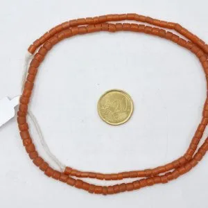 Collar de vidrio reciclado hecho a mano