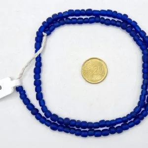 Collar de vidrio reciclado hecho a mano