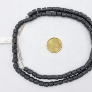 Collar de vidrio reciclado hecho a mano