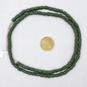 Collar de vidrio reciclado hecho a mano