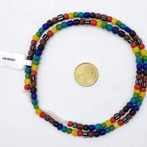 Collar de vidrio reciclado hecho a mano