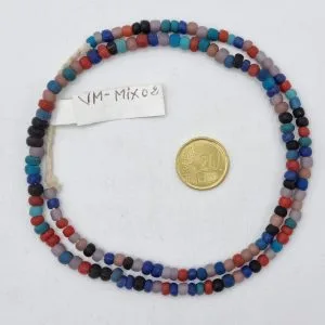 Collar de vidrio reciclado hecho a mano