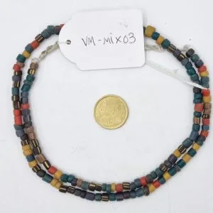 Collar de vidrio reciclado hecho a mano