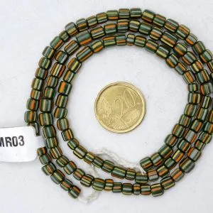 Collar de vidrio reciclado hecho a mano