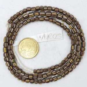 Collar de vidrio reciclado hecho a mano