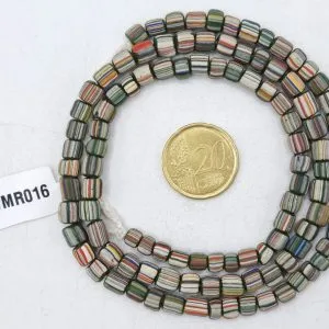 Collar de vidrio reciclado hecho a mano