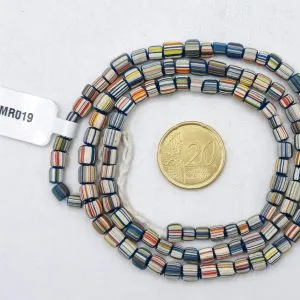 Collar de vidrio reciclado hecho a mano