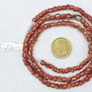Collar de vidrio reciclado hecho a mano
