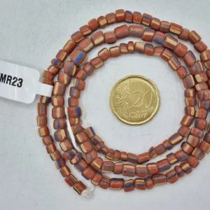 Collar de vidrio reciclado hecho a mano