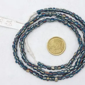 Collar de vidrio reciclado hecho a mano