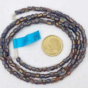 Collar de vidrio reciclado hecho a mano