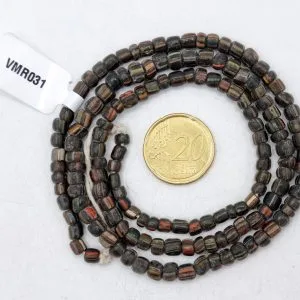 Collar de vidrio reciclado hecho a mano