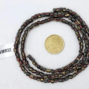 Collar de vidrio reciclado hecho a mano