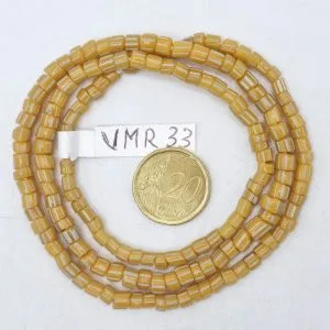 Collar de vidrio reciclado hecho a mano