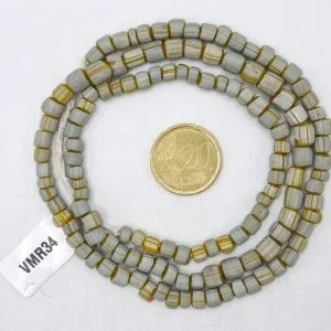 Collar de vidrio reciclado hecho a mano
